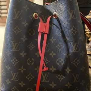 Louis Vuitton NeoNoe MM. Used a couple of times, no scratches no dents.